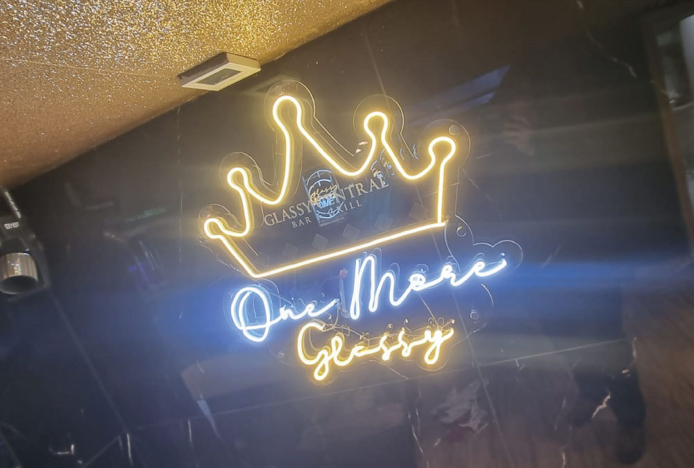 Social Distancing Signs Glasgow, Social distancing Stickers Glasgow